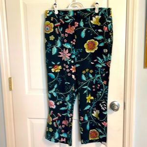 Ann Taylor Loft floral pants, Size 8 (check measurements, run large) wide leg